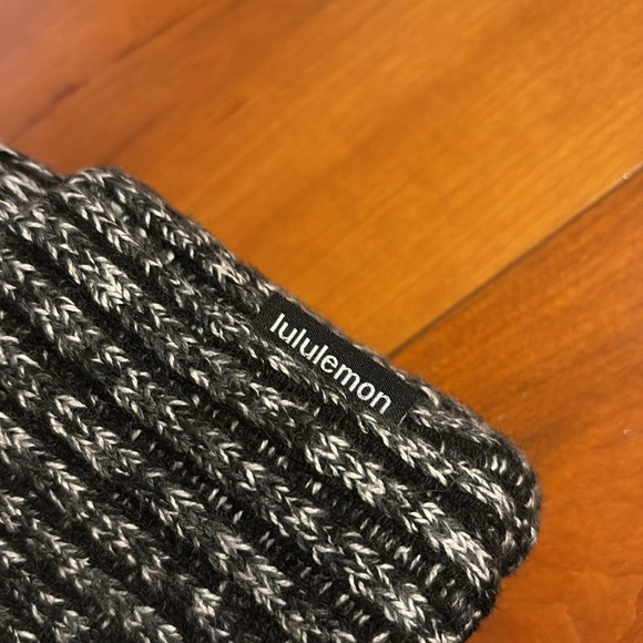 Lululemon Textured Fleece Pom Beanie - Picture 2 of 4